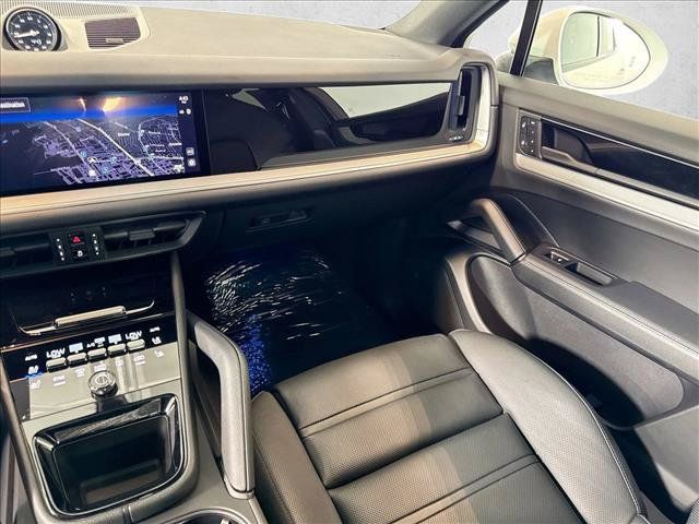Certified 2025 Porsche Cayenne Coupe AWD/4WD image 21