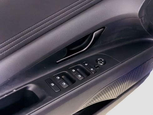 Used 2025 Hyundai Elantra Sport image 20