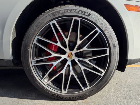 Used 2025 Porsche Macan S AWD/4WD image 15
