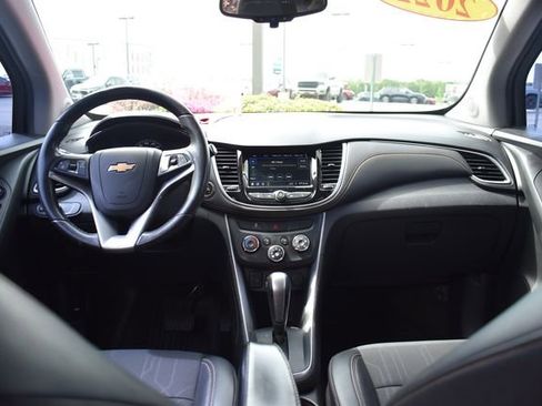 Used 2022 Chevrolet Trax LT w/ LT Convenience Package AWD/4WD image 3