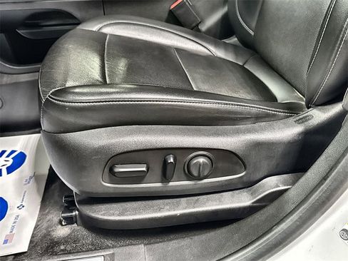 Used 2023 GMC Acadia SLT image 13