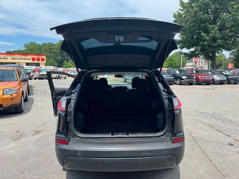 Used 2019 Jeep Cherokee Latitude w/ Popular Appearance Group FWD image 22
