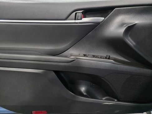 Used 2024 Toyota Camry SE image 10