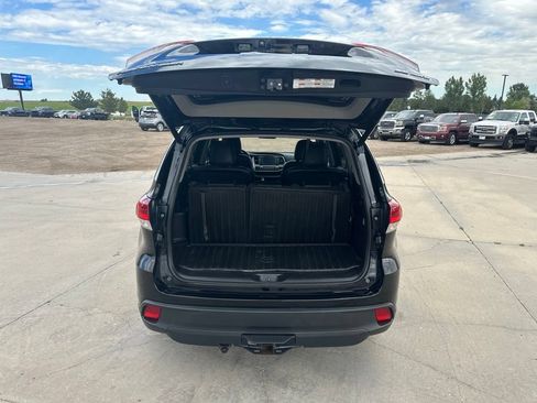 Used 2019 Toyota Highlander SE AWD/4WD image 23