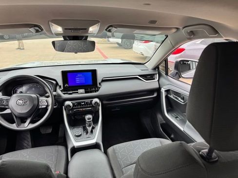 Used 2024 Toyota RAV4 XLE image 19