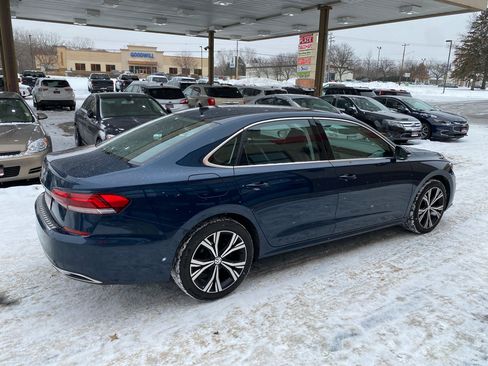 Used 2022 Volkswagen Passat 2.0T SE image 4