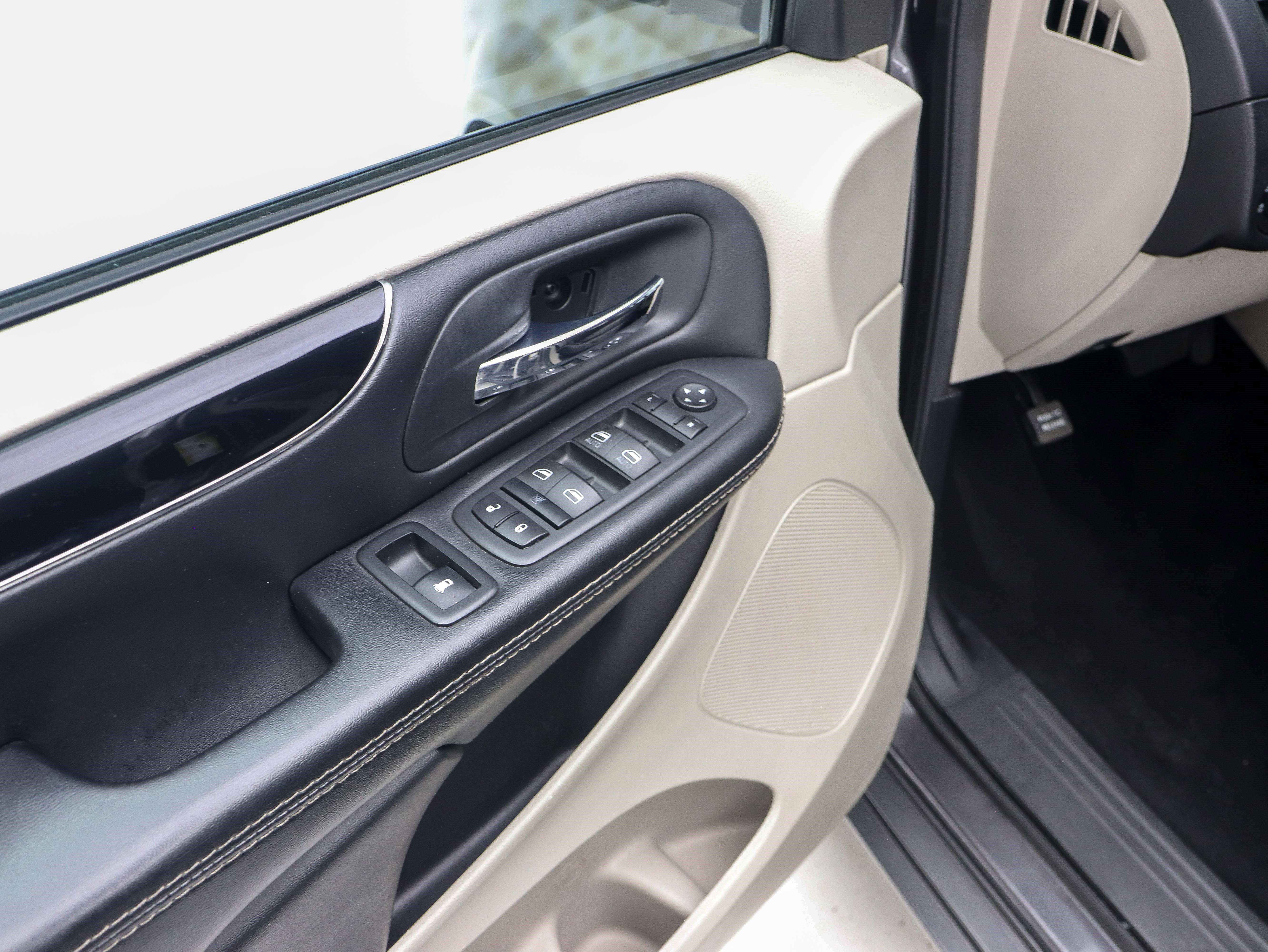 Used 2020 Dodge Grand Caravan SXT FWD image 20