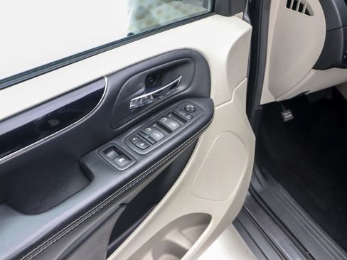 Used 2020 Dodge Grand Caravan SXT FWD image 20