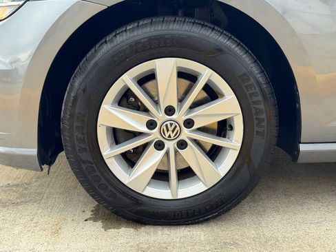 Used 2019 Volkswagen Golf 4-Door image 7