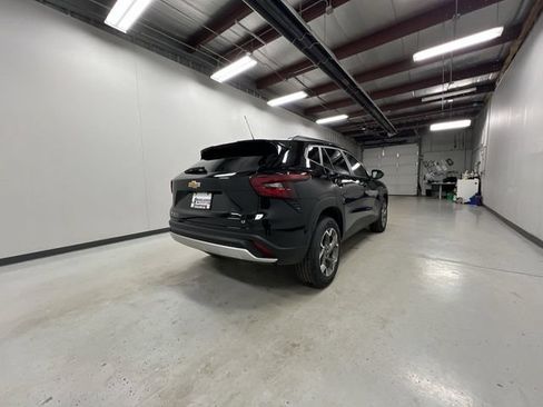 New 2026 Chevrolet Trax LT w/ LT Convenience Package FWD image 8