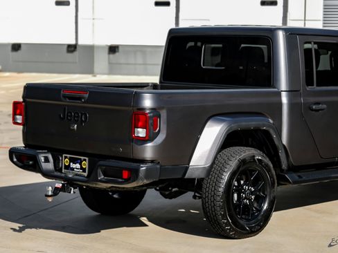 Used 2024 Jeep Gladiator Sport image 14