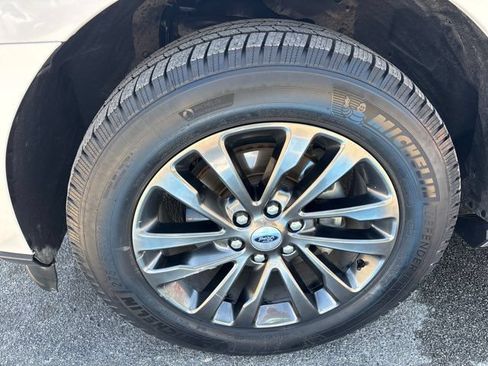 Used 2019 Ford Expedition Limited w/ Equipment Group 301A RWD image 9