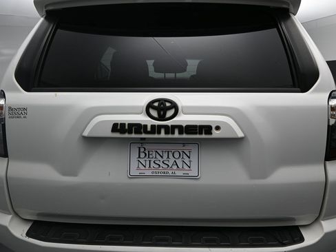 Used 2018 Toyota 4Runner SR5 image 11