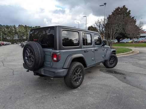 Used 2024 Jeep Wrangler Sport S image 5