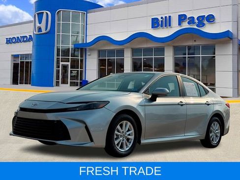 Used 2025 Toyota Camry LE image 2