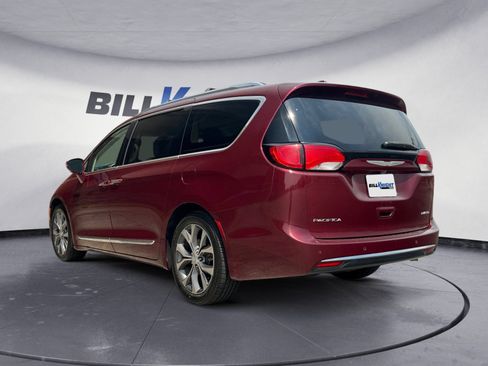 Used 2017 Chrysler Pacifica Limited w/ UConnect Theater Package FWD image 3
