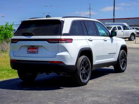 New 2026 Jeep Grand Cherokee Altitude RWD image 6
