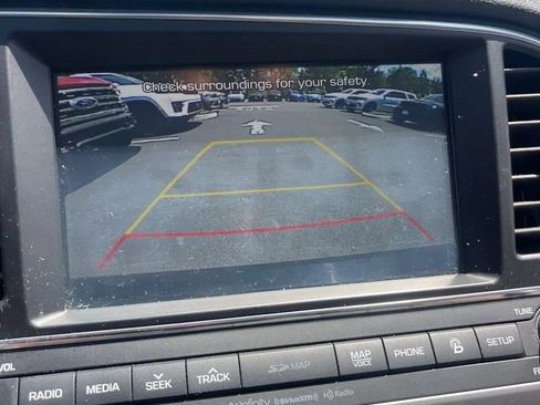 Used 2017 Hyundai Elantra Limited w/ Limited Tech Package 04 FWD image 29