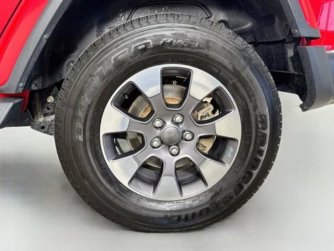 Used 2019 Jeep Wrangler Unlimited Sahara w/ Dual Top Group AWD/4WD image 37