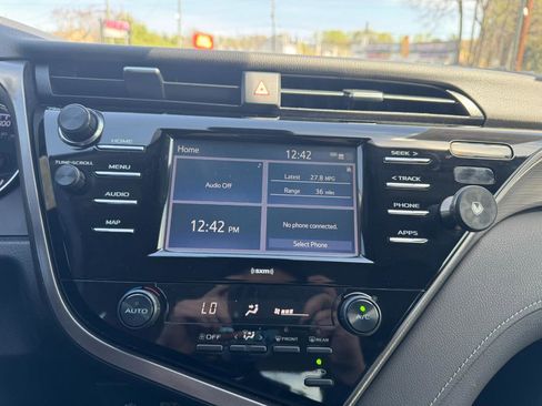 Used 2020 Toyota Camry SE image 17