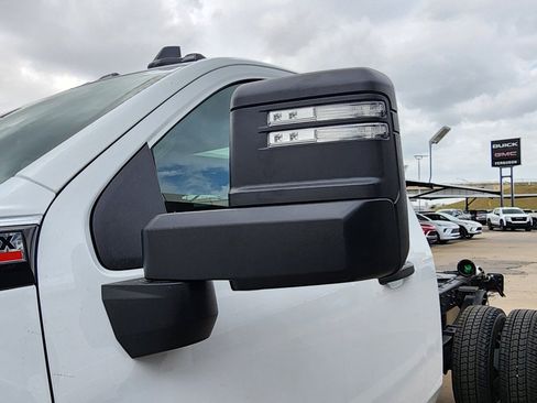 New 2026 GMC Sierra 3500 Pro w/ Convenience Package image 16