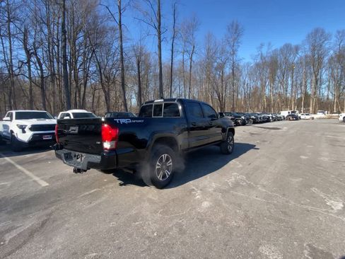 Used 2016 Toyota Tacoma TRD Sport image 8