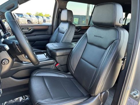 Used 2025 GMC Yukon XL Denali AWD/4WD image 14