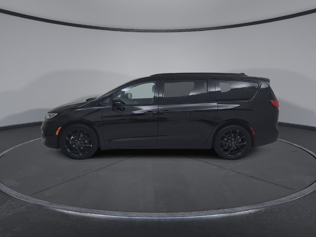 Certified 2025 Chrysler Pacifica Limited FWD image 11