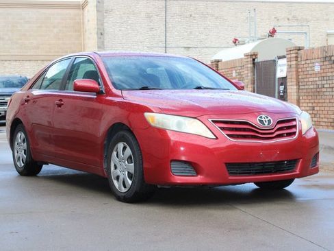 Used 2010 Toyota Camry image 2