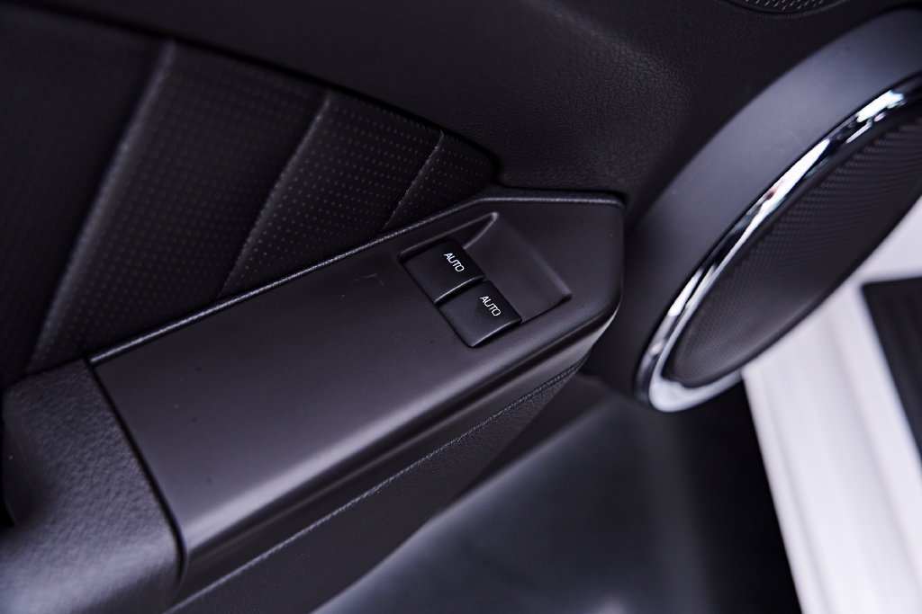 Used 2011 Ford Mustang GT Premium w/ Electronics Pkg RWD image 43