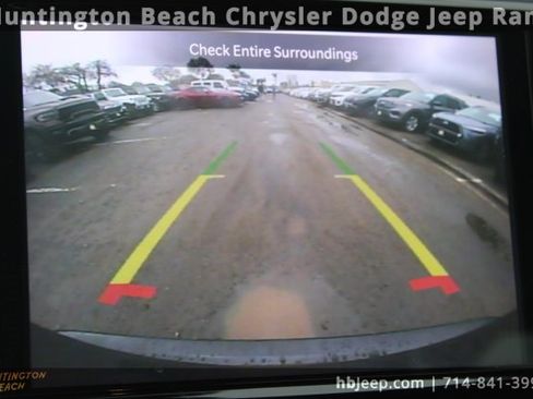 Used 2023 Chrysler Pacifica Touring-L image 26