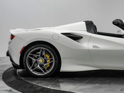 Used 2022 Ferrari F8 Tributo image 35