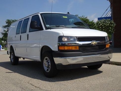 Used 2024 Chevrolet Express 2500 w/ Driver Convenience Package RWD image 24
