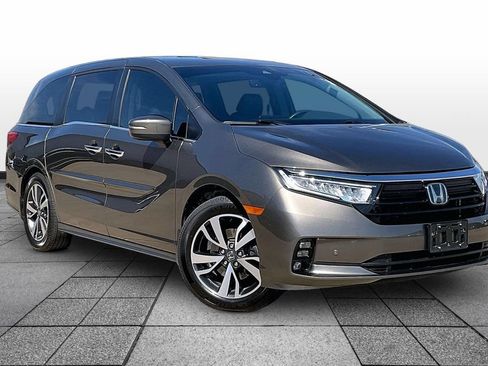 Used 2021 Honda Odyssey Touring image 2