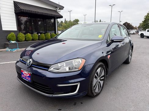 Used 2016 Volkswagen e-Golf SE image 2