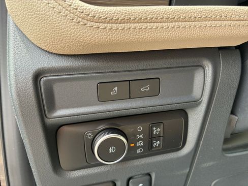 Used 2024 Ford Expedition Limited RWD image 24