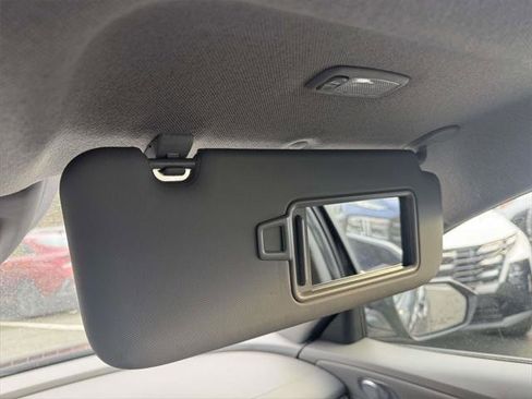 Certified 2025 Hyundai Elantra SEL image 31