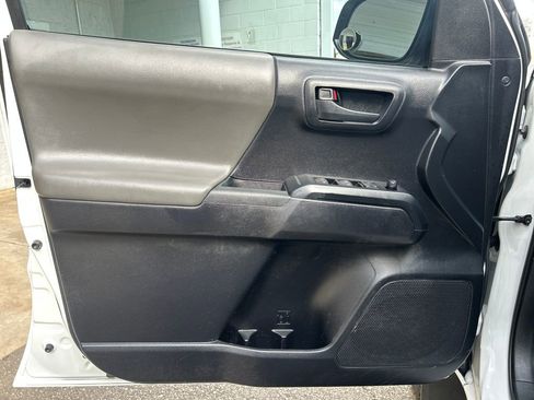 Used 2020 Toyota Tacoma SR w/ SR Convenience Package image 9