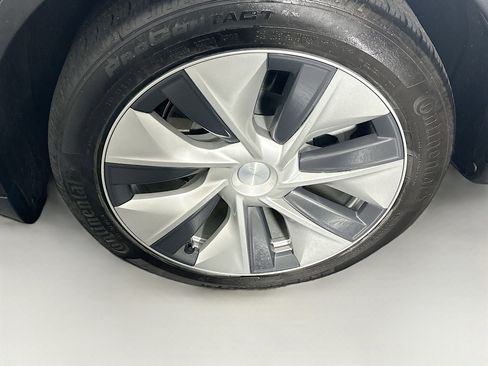 Used 2021 Tesla Model Y Long Range AWD/4WD image 11