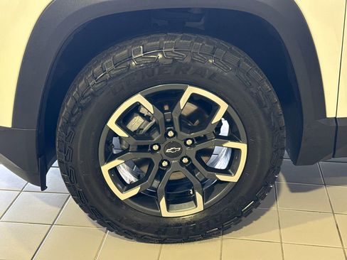 Used 2025 Chevrolet Equinox ACTIV w/ Safety and Technology Package AWD/4WD image 13