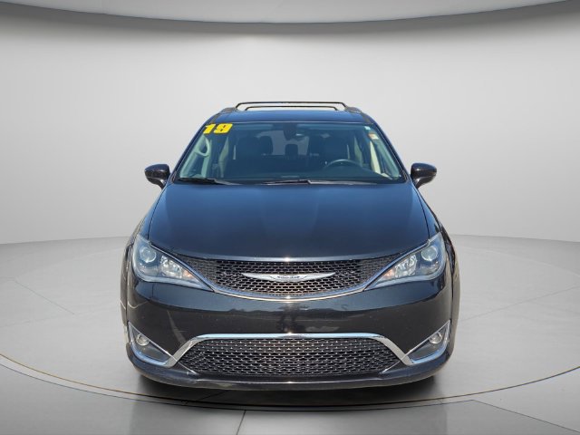 Used 2019 Chrysler Pacifica Touring-L FWD image 4
