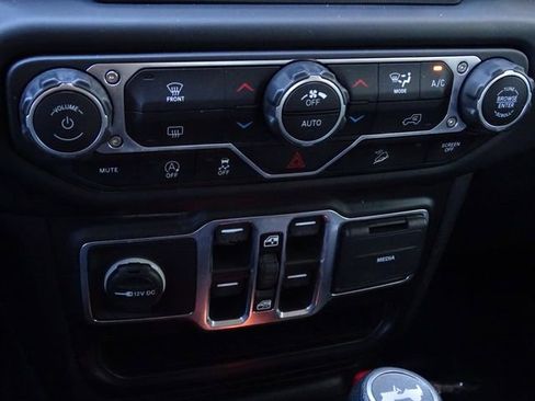 Used 2021 Jeep Wrangler Unlimited Sahara image 32