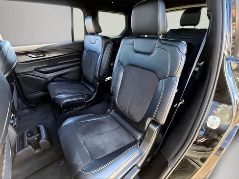 Used 2023 Jeep Grand Cherokee L Laredo image 22