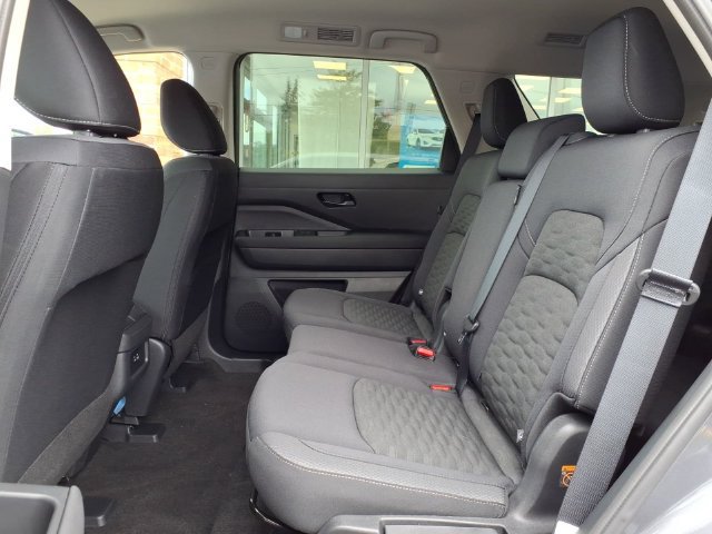 Used 2025 Nissan Pathfinder S AWD/4WD image 16