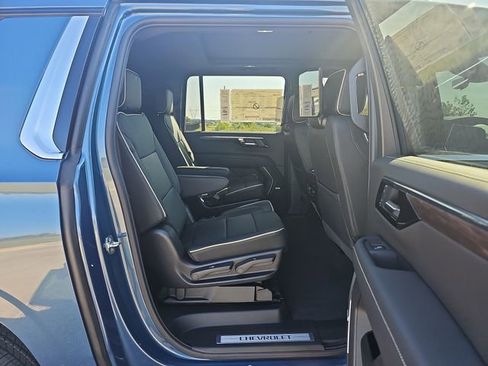 New 2026 Chevrolet Suburban Premier AWD/4WD image 28
