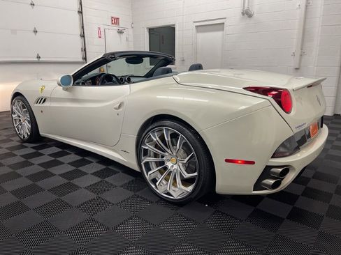 Used 2012 Ferrari California RWD image 14