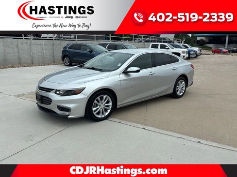Used 2018 Chevrolet Malibu LT FWD image 1