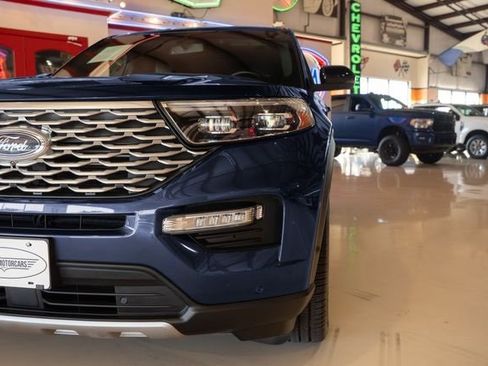 Used 2022 Ford Explorer Platinum w/ Equipment Group 601A image 2