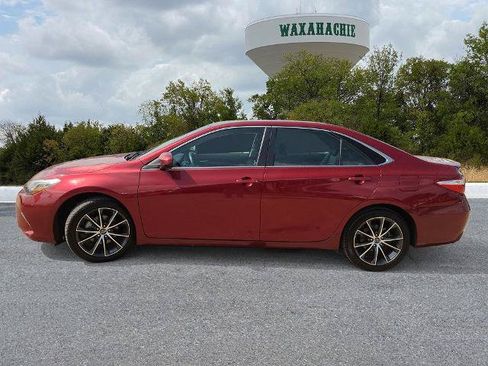 Used 2017 Toyota Camry XSE FWD image 3