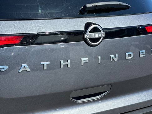 Used 2025 Nissan Pathfinder SV AWD/4WD image 28